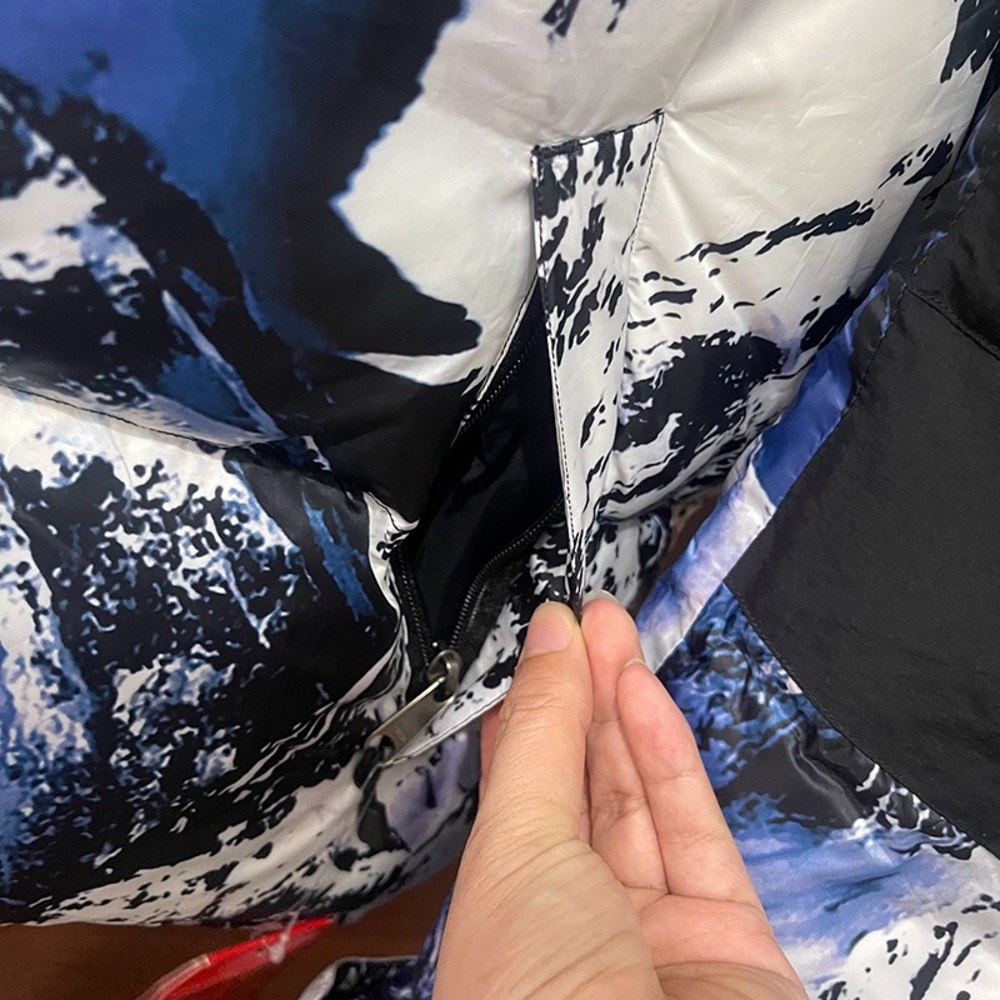 The North Face Black and Blue Puffer Jacket - Picture 5 of 15